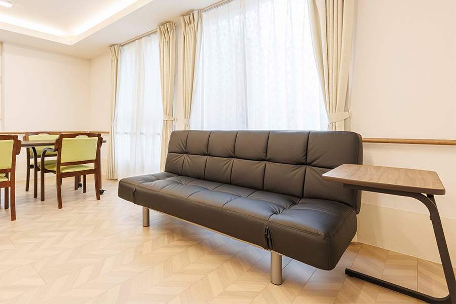 食堂には、くつろげるソファーも完備 食堂には、くつろげるソファーも完備